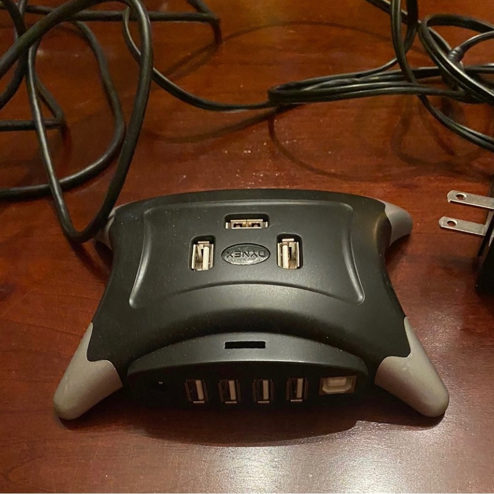 Dynex USB 2.0 7 port hub with power adapter.
